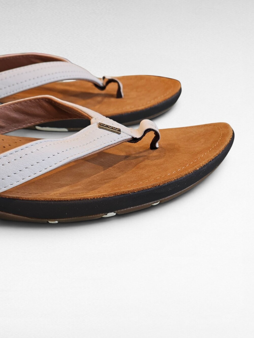 Reef Miss J-Bay Slip Flop Sandals White and Tan B-16 CLC - Picture 10 of 15